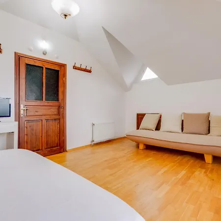 Hotel Spacious W Garden Fireplace In