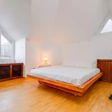 Spacious W Garden Fireplace In *