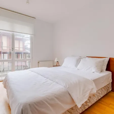 Spacious W Garden Fireplace In *