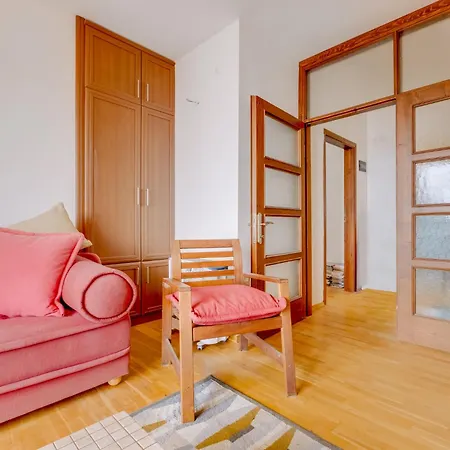 Spacious W Garden Fireplace In *
